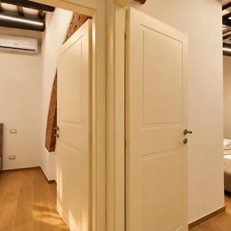 Elce - Historic Brick Arch 2br & 2ba *